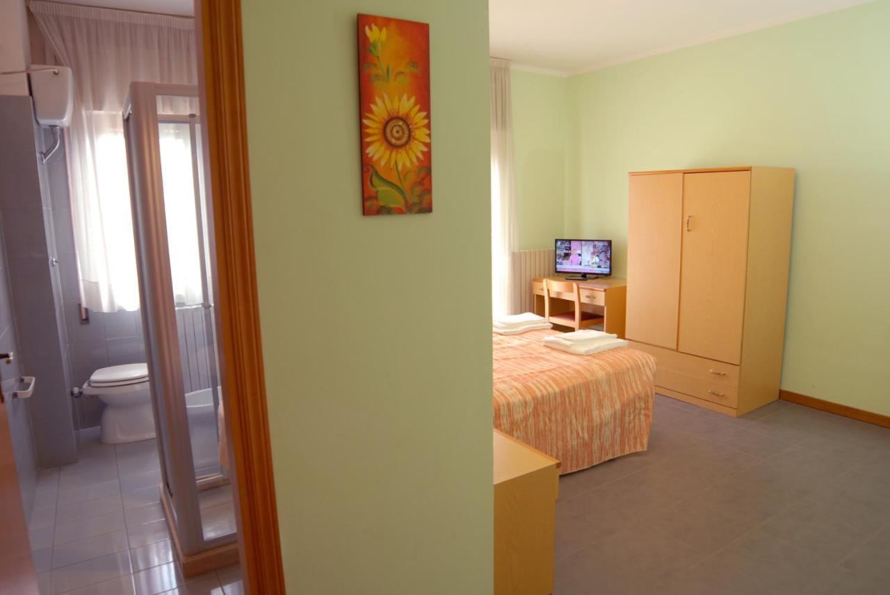 Hotel Del Duca Montedinove Bagian luar foto